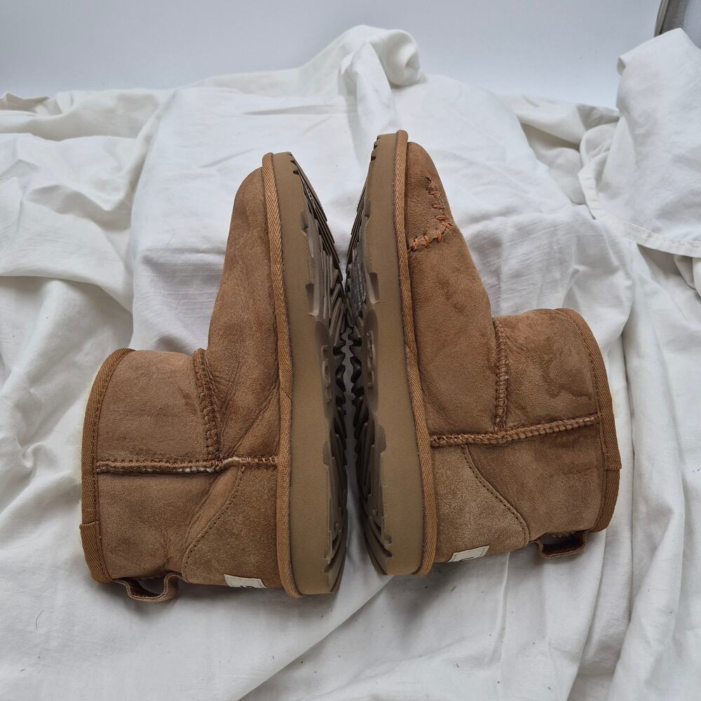 UGG Classic boots Mini Chestnut Kids GIRLS Size 2